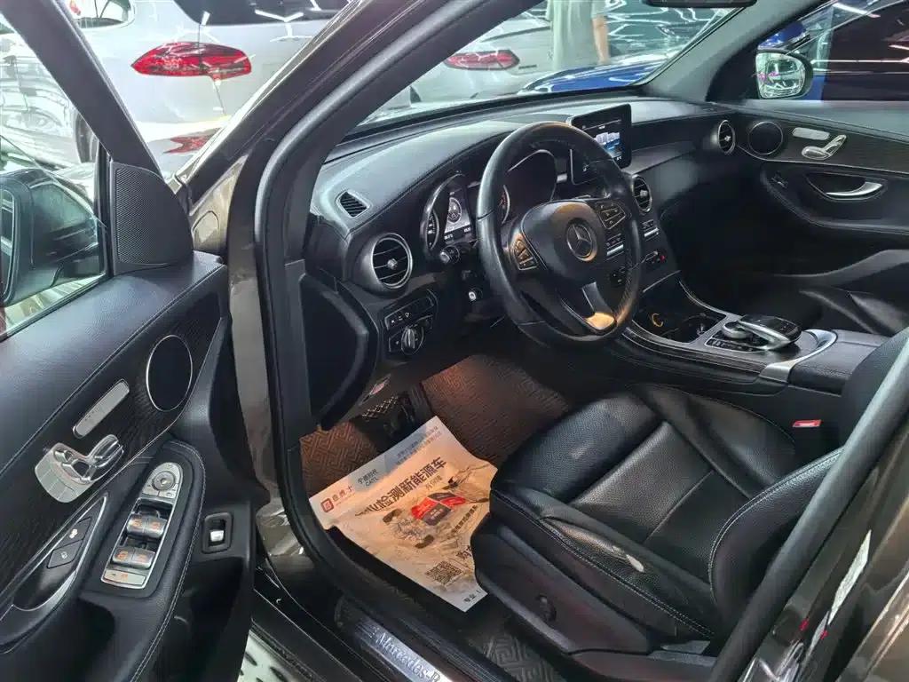 2017 Mercedes-Benz GLC 300 4MATIC Dynamic — миниатюра 3
