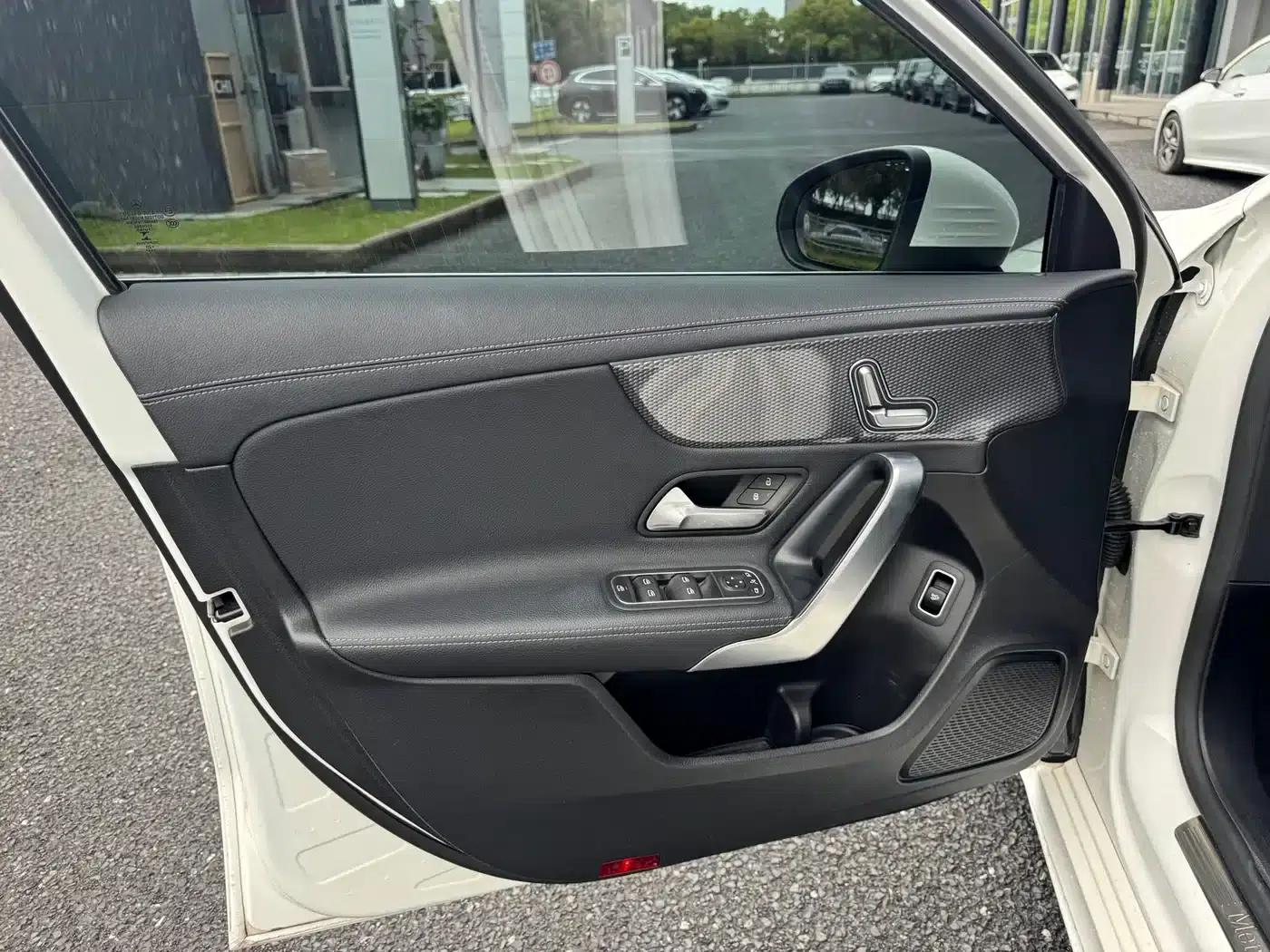 Mercedes-Benz A-Class 2020 Facelift A 200 L Sport Sedan Fashion Model — миниатюра 16