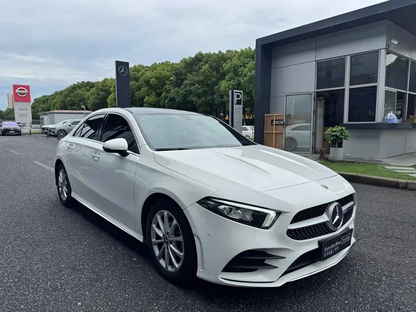 Mercedes-Benz A-Class 2020 Facelift A 200 L Sport Sedan Fashion Model — миниатюра 3
