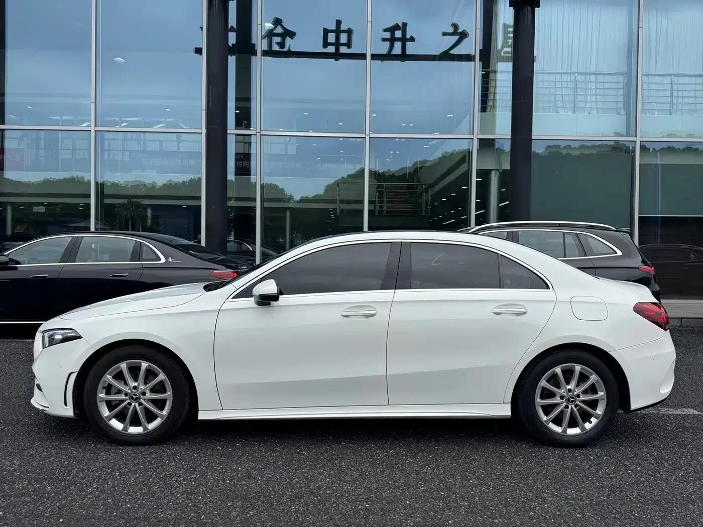 Mercedes-Benz A-Class 2020 Facelift A 200 L Sport Sedan Fashion Model — миниатюра 7