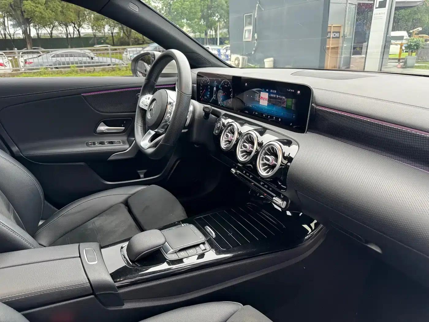 Mercedes-Benz A-Class 2020 Facelift A 200 L Sport Sedan Fashion Model — миниатюра 10