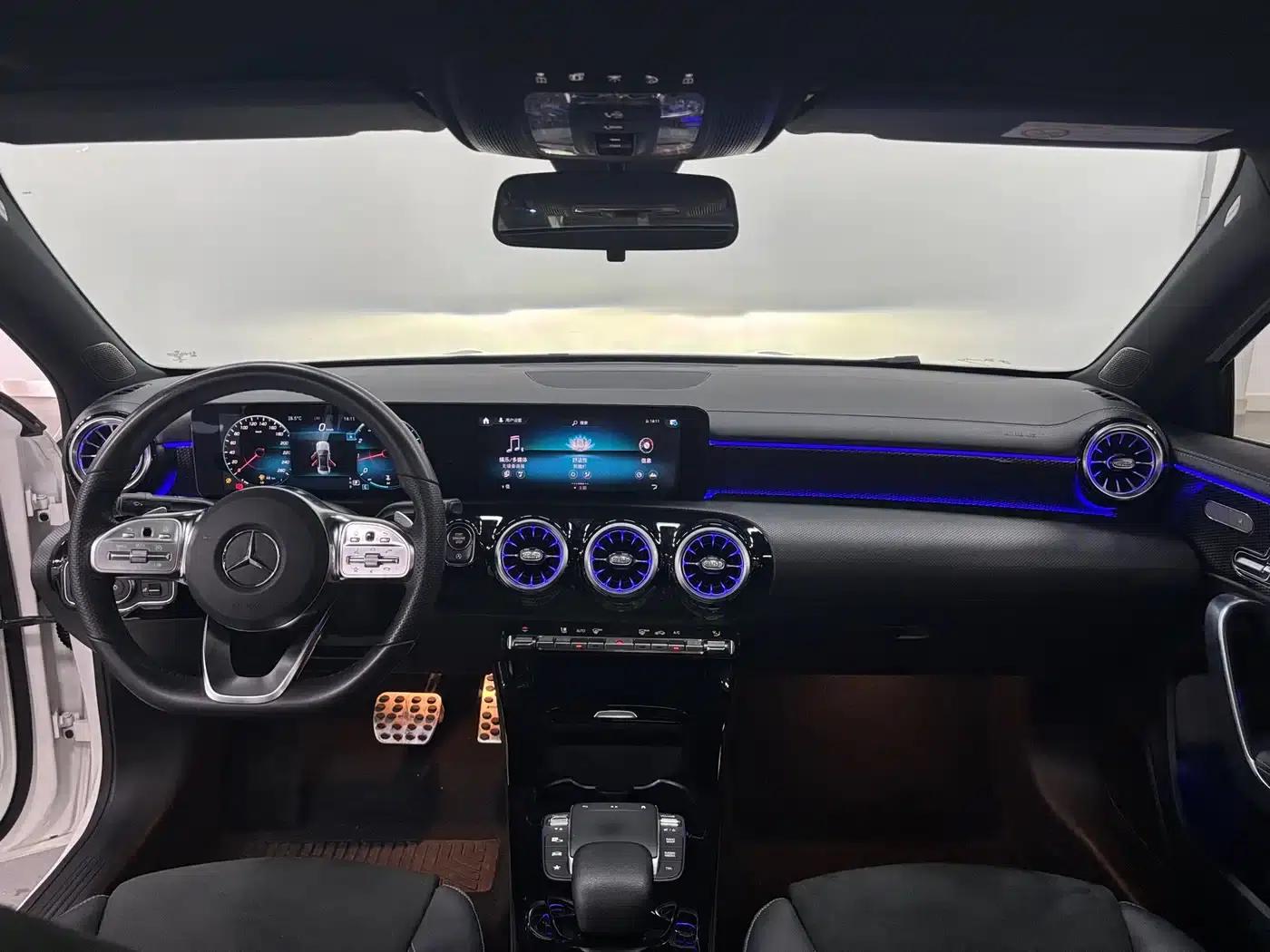 Mercedes-Benz A-Class 2021 A 200 L Sport Sedan Fashion Edition — миниатюра 12