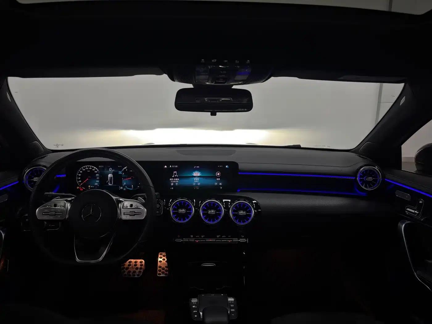 Mercedes-Benz A-Class 2021 A 200 L Sport Sedan Fashion Edition — миниатюра 13