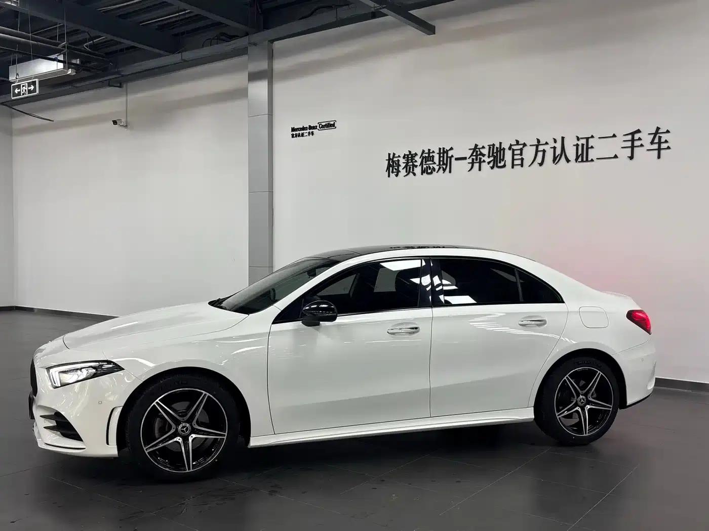 Mercedes-Benz A-Class 2021 A 200 L Sport Sedan Fashion Edition — миниатюра 3