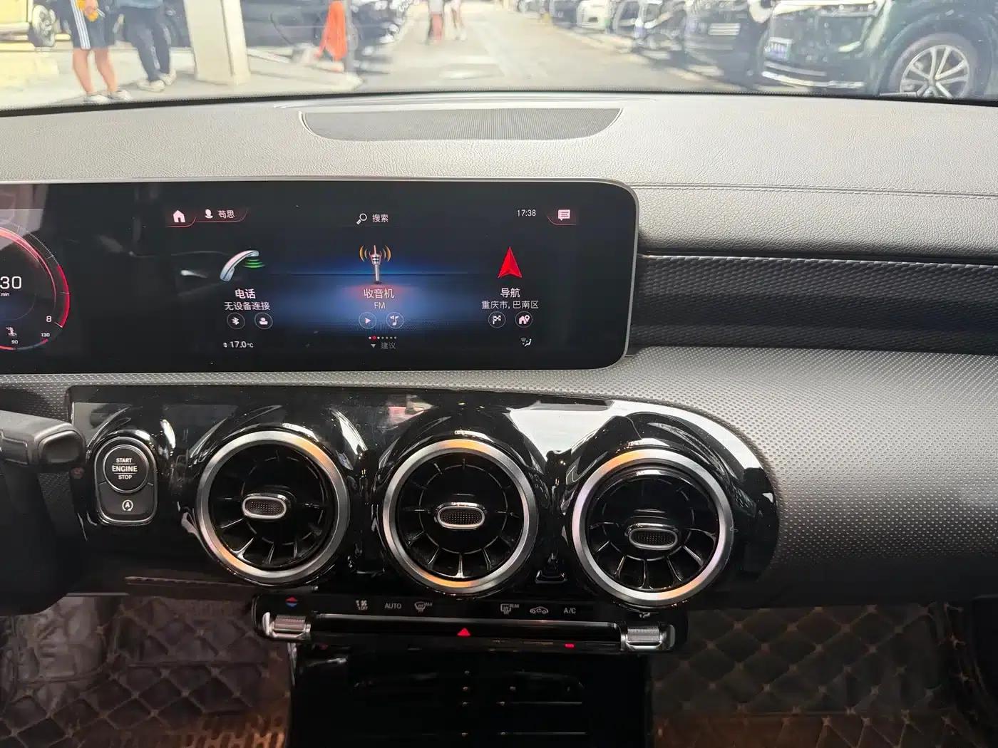 2019 Mercedes-Benz A-Class A 200 L Sport Sedan — миниатюра 12