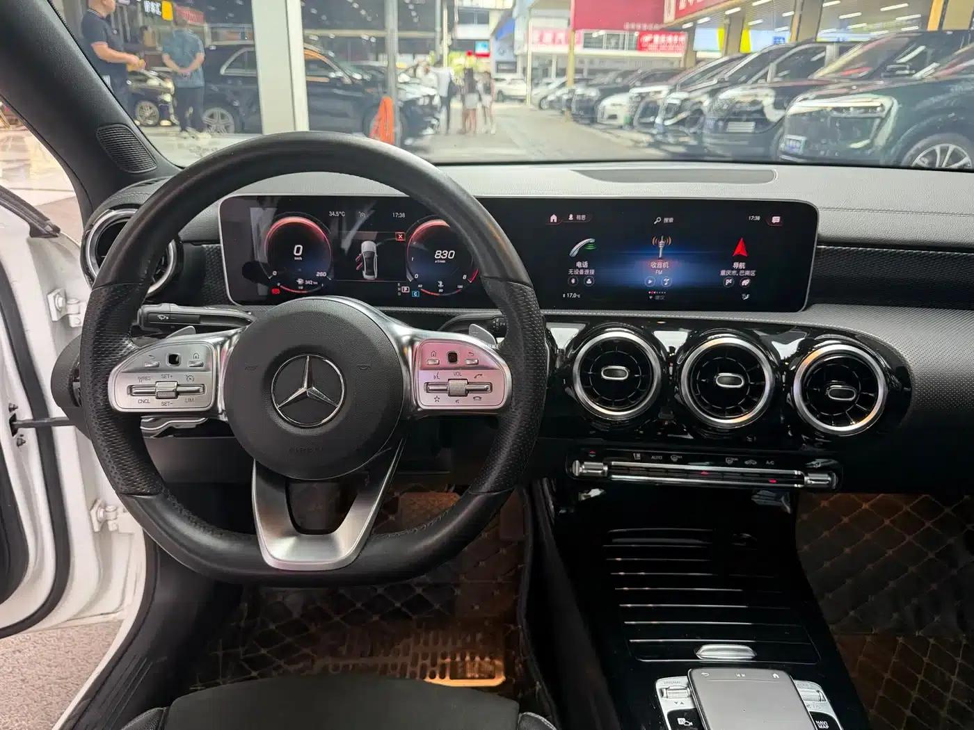 2019 Mercedes-Benz A-Class A 200 L Sport Sedan — миниатюра 14