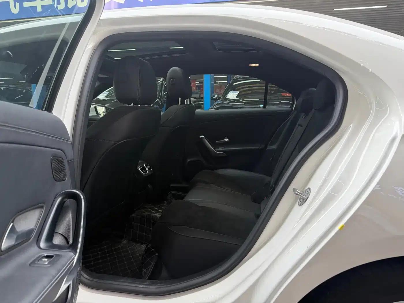 2019 Mercedes-Benz A-Class A 200 L Sport Sedan — миниатюра 8