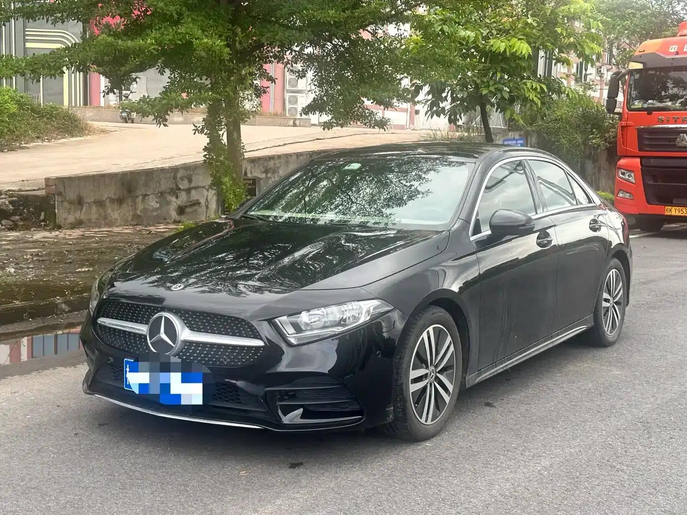 2019 Mercedes-Benz A-Class A 180 L Sport Sedan — миниатюра 1