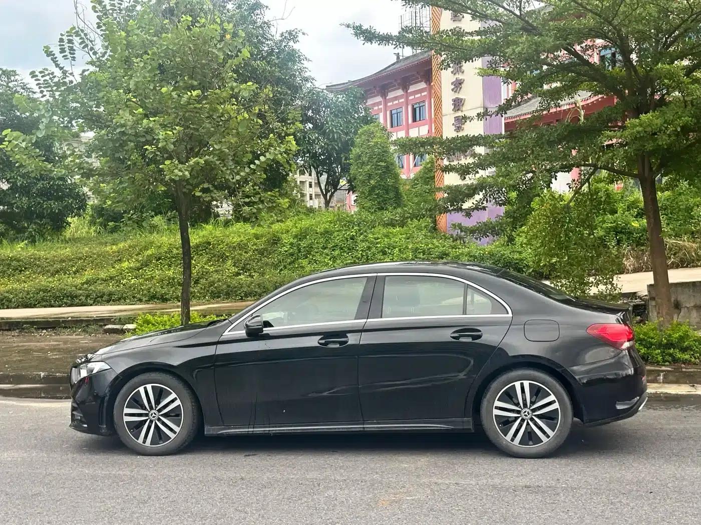 2019 Mercedes-Benz A-Class A 180 L Sport Sedan — миниатюра 3