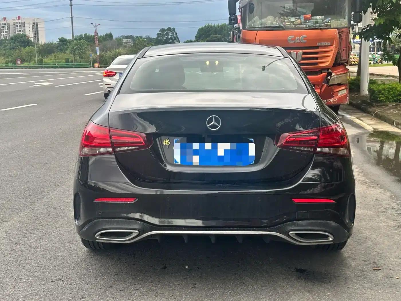 2019 Mercedes-Benz A-Class A 180 L Sport Sedan — миниатюра 4