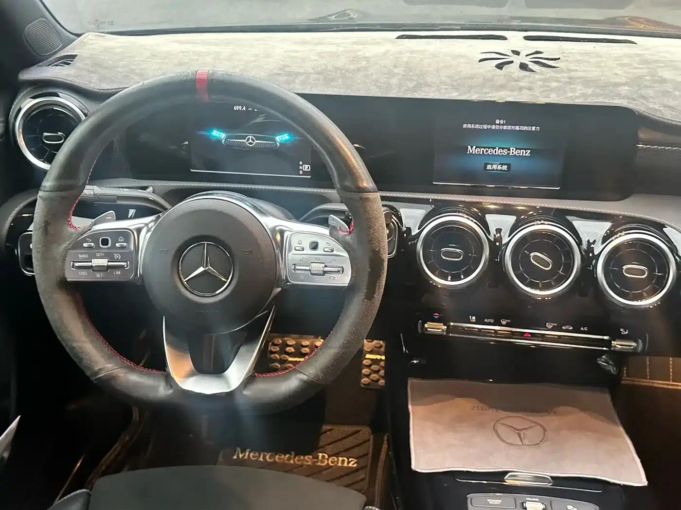 2019 Mercedes-Benz A-Class A 180 L Sport Sedan — миниатюра 8