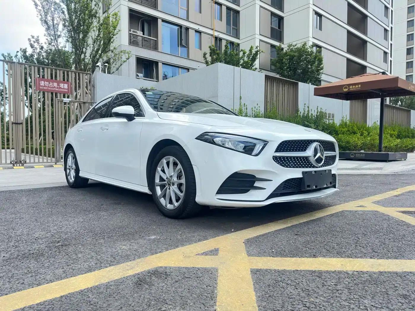 Mercedes-Benz A-Class 2021 A 200 L Sport Sedan Fashion Edition — миниатюра 3