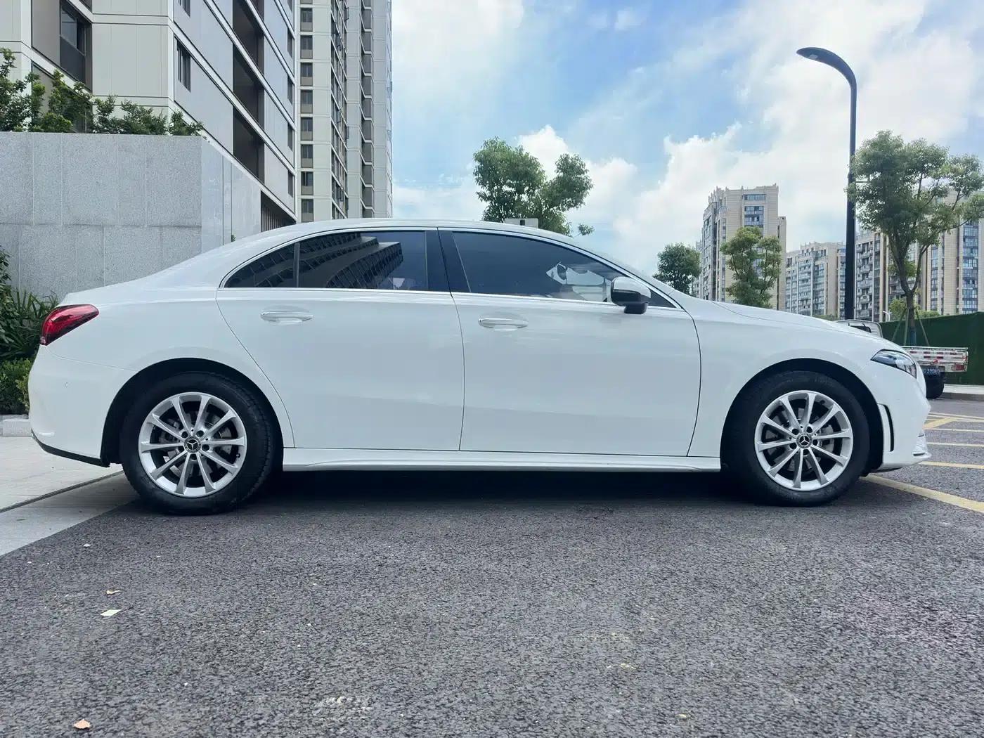 Mercedes-Benz A-Class 2021 A 200 L Sport Sedan Fashion Edition — миниатюра 4