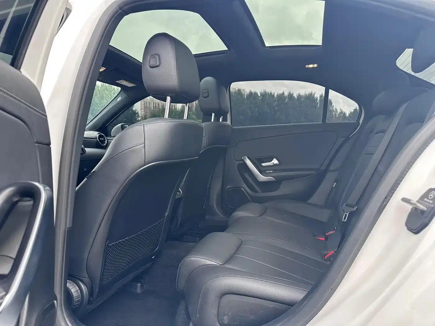 2023 Mercedes-Benz A-Class A 180 L — миниатюра 23