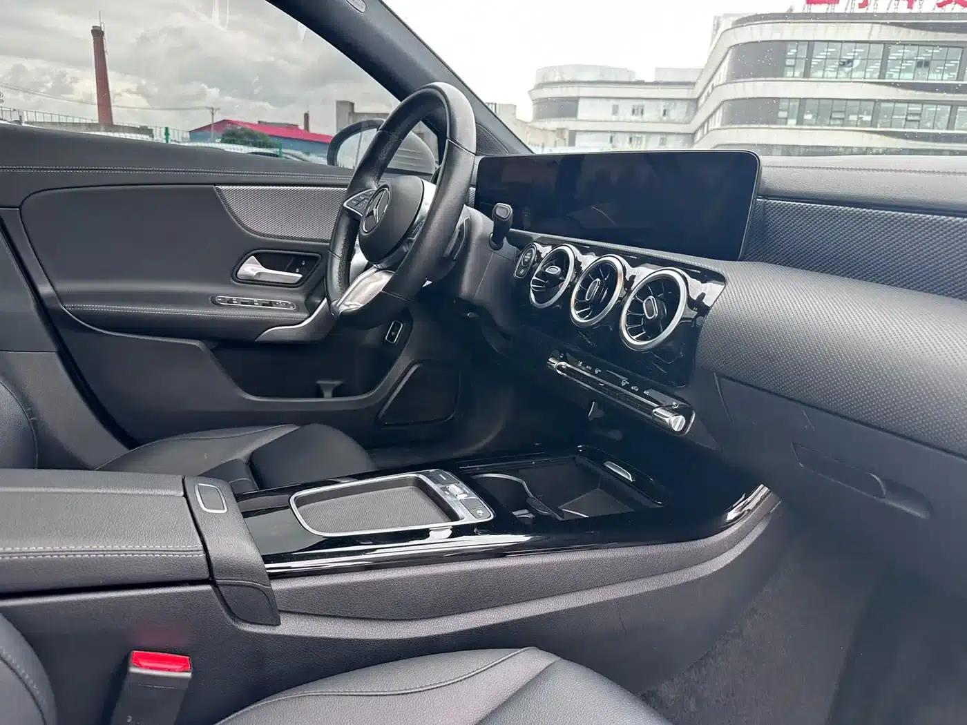 2023 Mercedes-Benz A-Class A 180 L — миниатюра 26