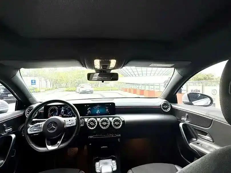 Mercedes-Benz A-Class 2021 A 200 L Sport Sedan Fashion Edition — миниатюра 5
