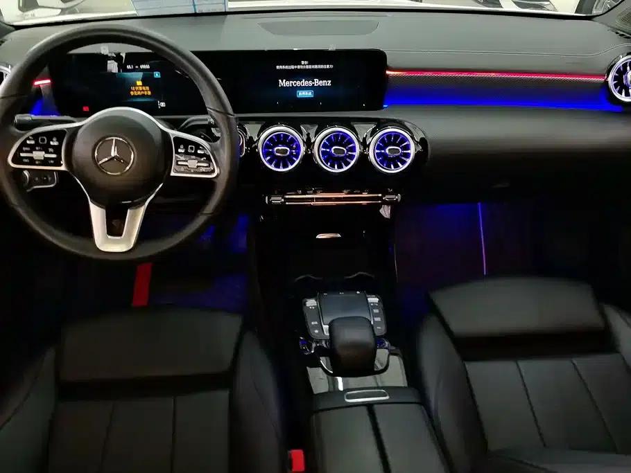 2022 Mercedes-Benz A-Class A 180 L Sport Sedan — миниатюра 12