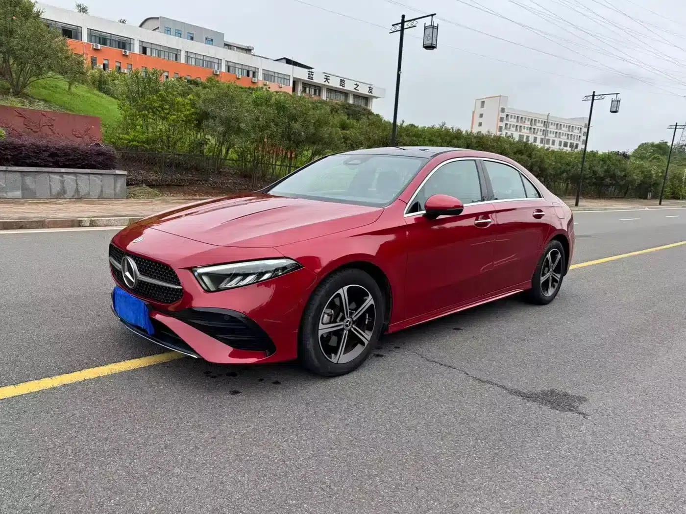 2023 Mercedes-Benz A-Class A 200 L Fashion Edition — миниатюра 1