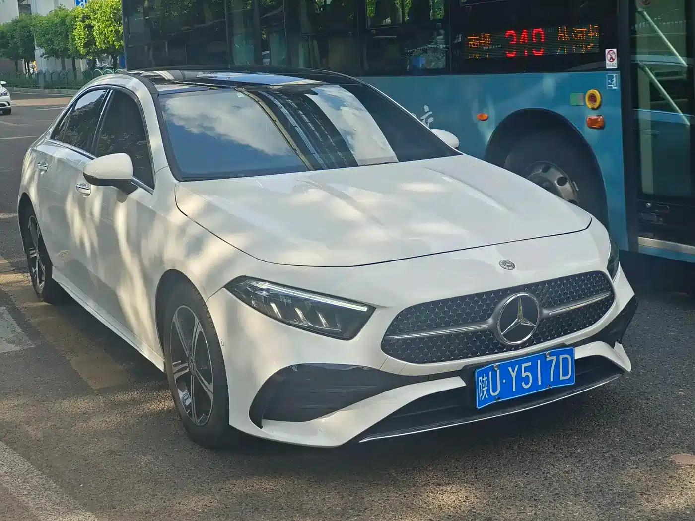 2023 Mercedes-Benz A-Class A 200 L Fashion Edition — миниатюра 3
