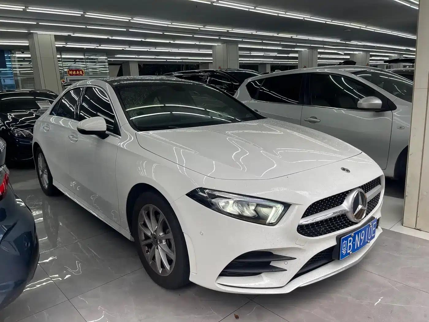 Mercedes-Benz A-Class 2022 Facelift A 200 L Sport Sedan Fashion Model — миниатюра 2