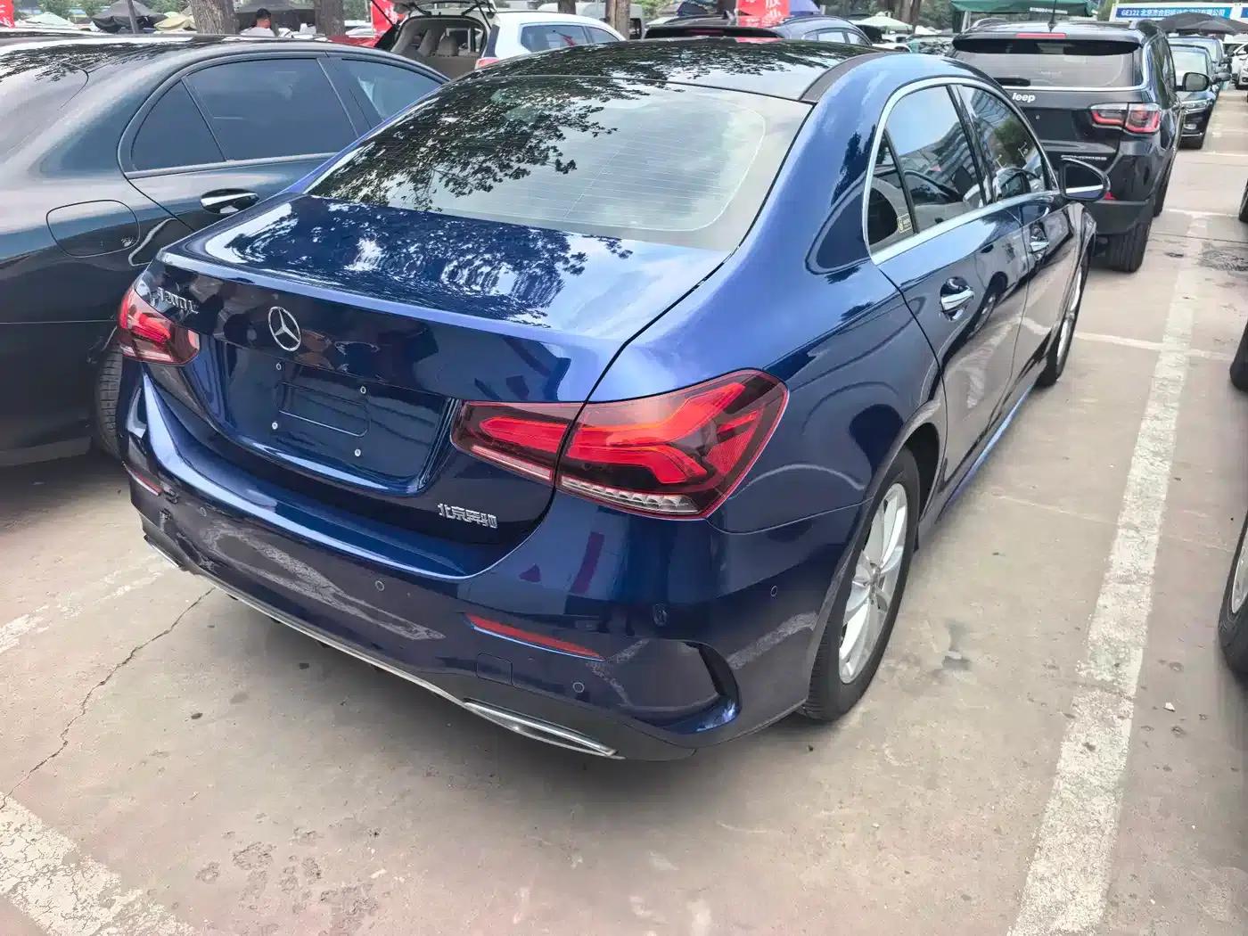 Mercedes-Benz A-Class 2021 A 200 L Sport Sedan Fashion Edition — миниатюра 3