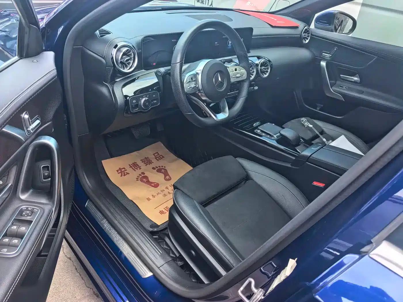 Mercedes-Benz A-Class 2021 A 200 L Sport Sedan Fashion Edition — миниатюра 6