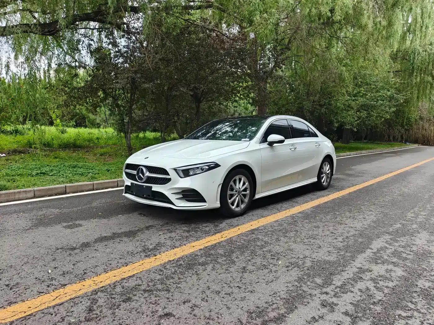 Mercedes-Benz A-Class 2020 A 200 L Sport Sedan — миниатюра 1