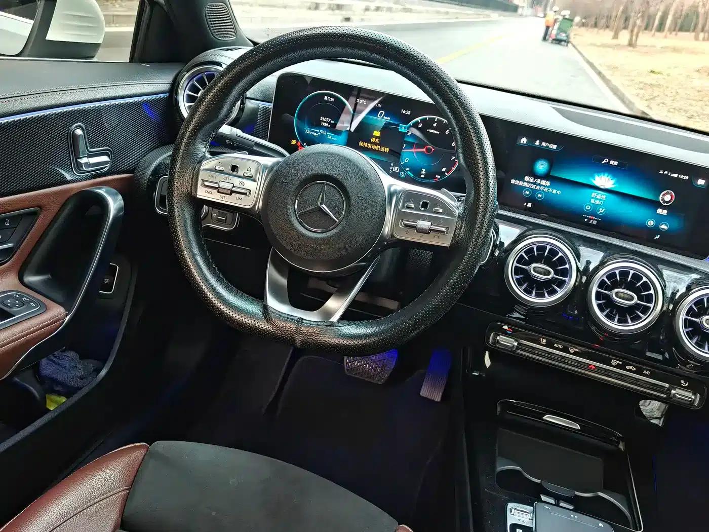 Mercedes-Benz A-Class 2020 A 200 L Sport Sedan — миниатюра 5
