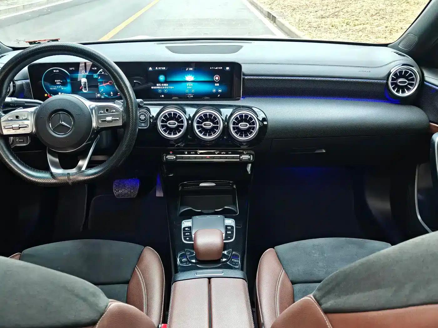 Mercedes-Benz A-Class 2020 A 200 L Sport Sedan — миниатюра 7