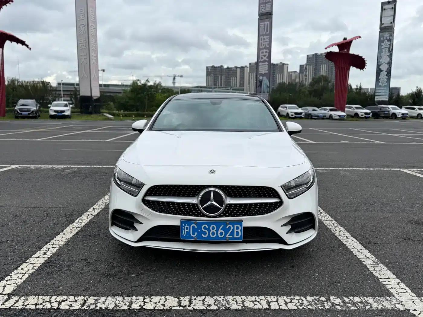 2023 Mercedes-Benz A-Class A 180 L — миниатюра 2