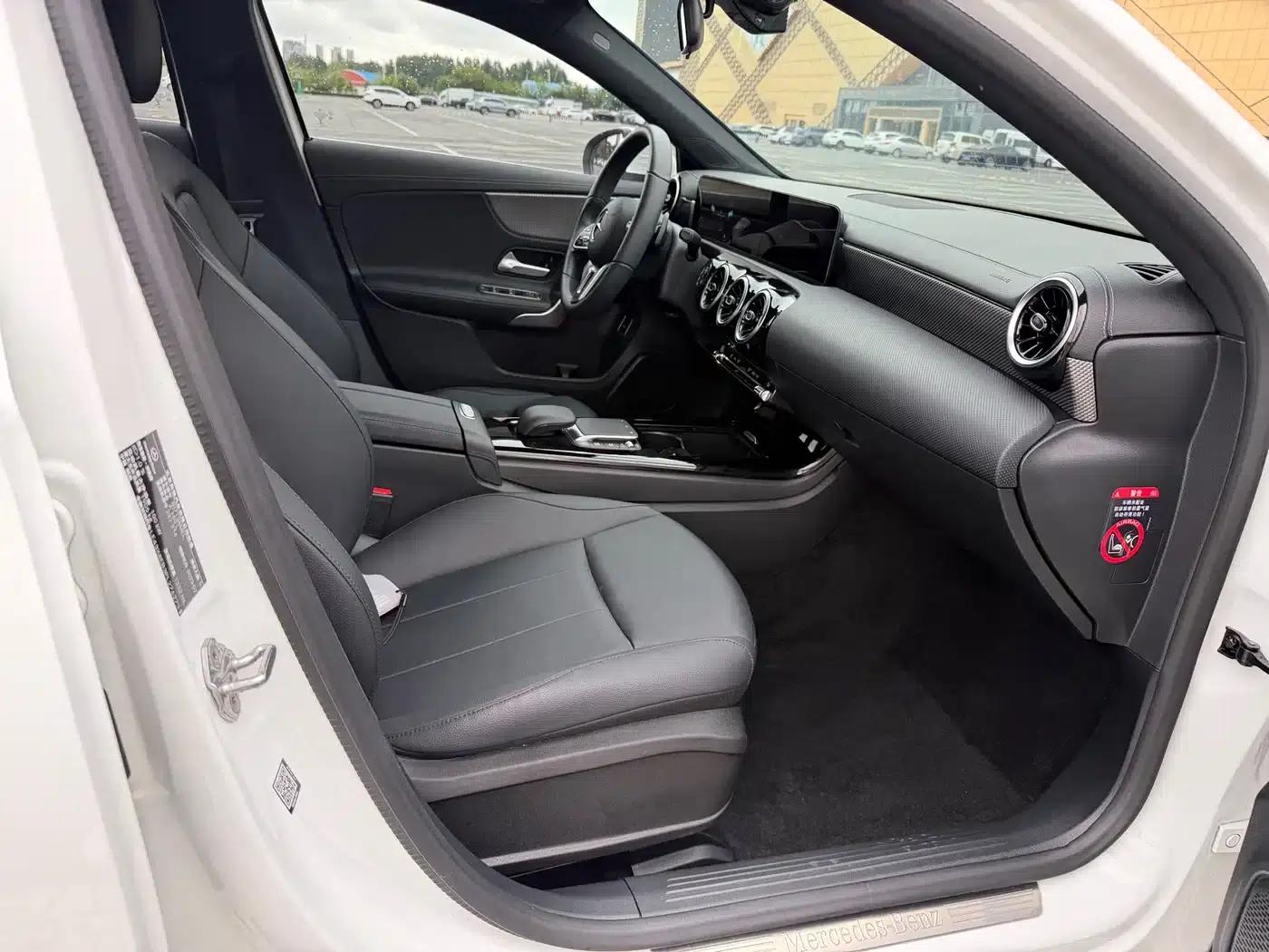 2023 Mercedes-Benz A-Class A 180 L — миниатюра 15