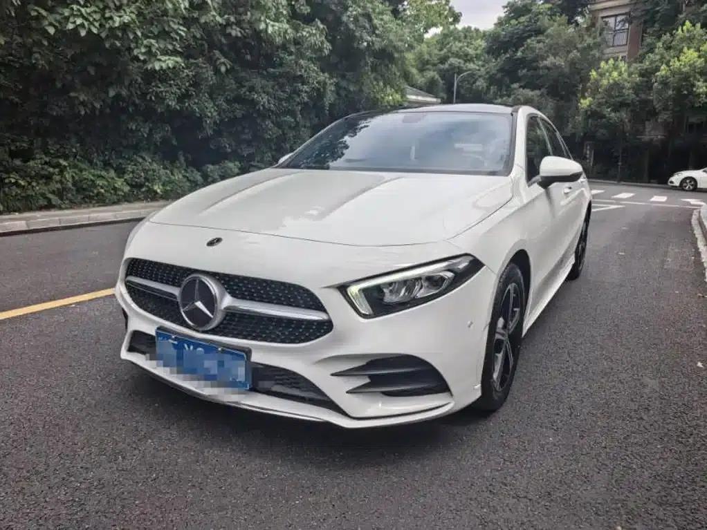 Mercedes-Benz A-Class 2022 Facelift A 200 L Sport Sedan Dynamic Edition — миниатюра 1