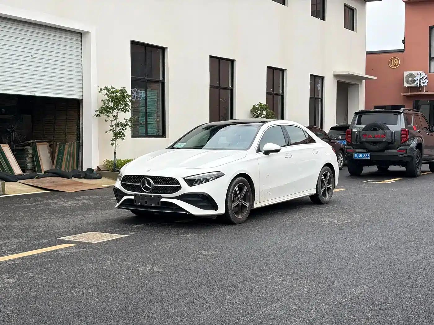 2023 Mercedes-Benz A-Class A 200 L Fashion Edition — миниатюра 1