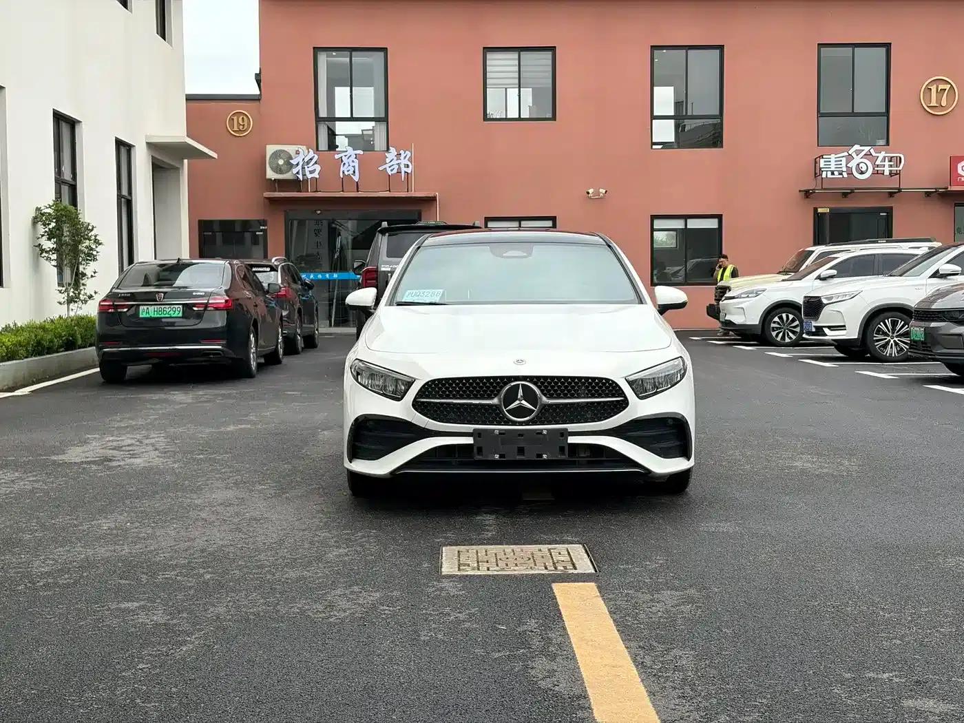 2023 Mercedes-Benz A-Class A 200 L Fashion Edition — миниатюра 2