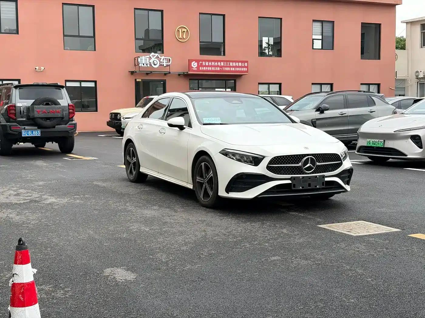 2023 Mercedes-Benz A-Class A 200 L Fashion Edition — миниатюра 3