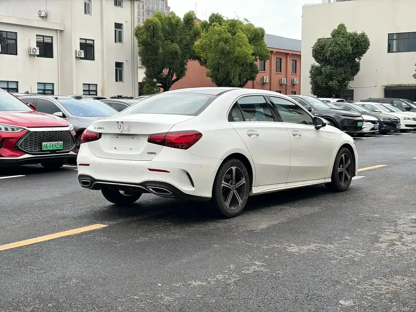2023 Mercedes-Benz A-Class A 200 L Fashion Edition — миниатюра 8