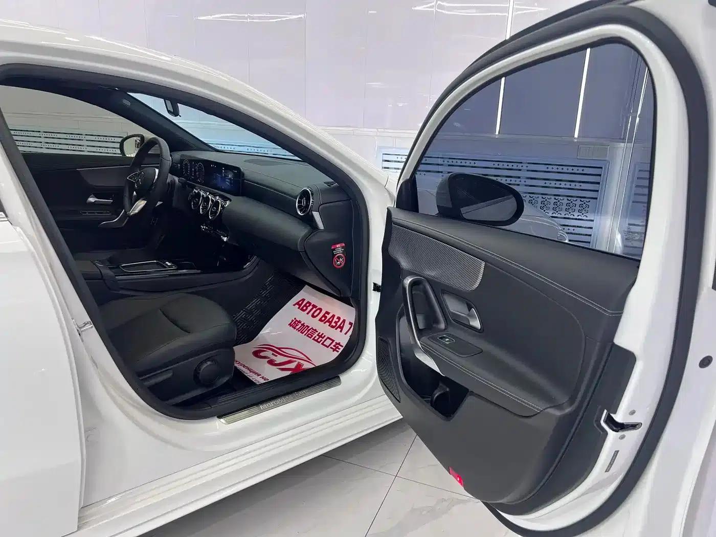2023 Mercedes-Benz A-Class A 180 L — миниатюра 18