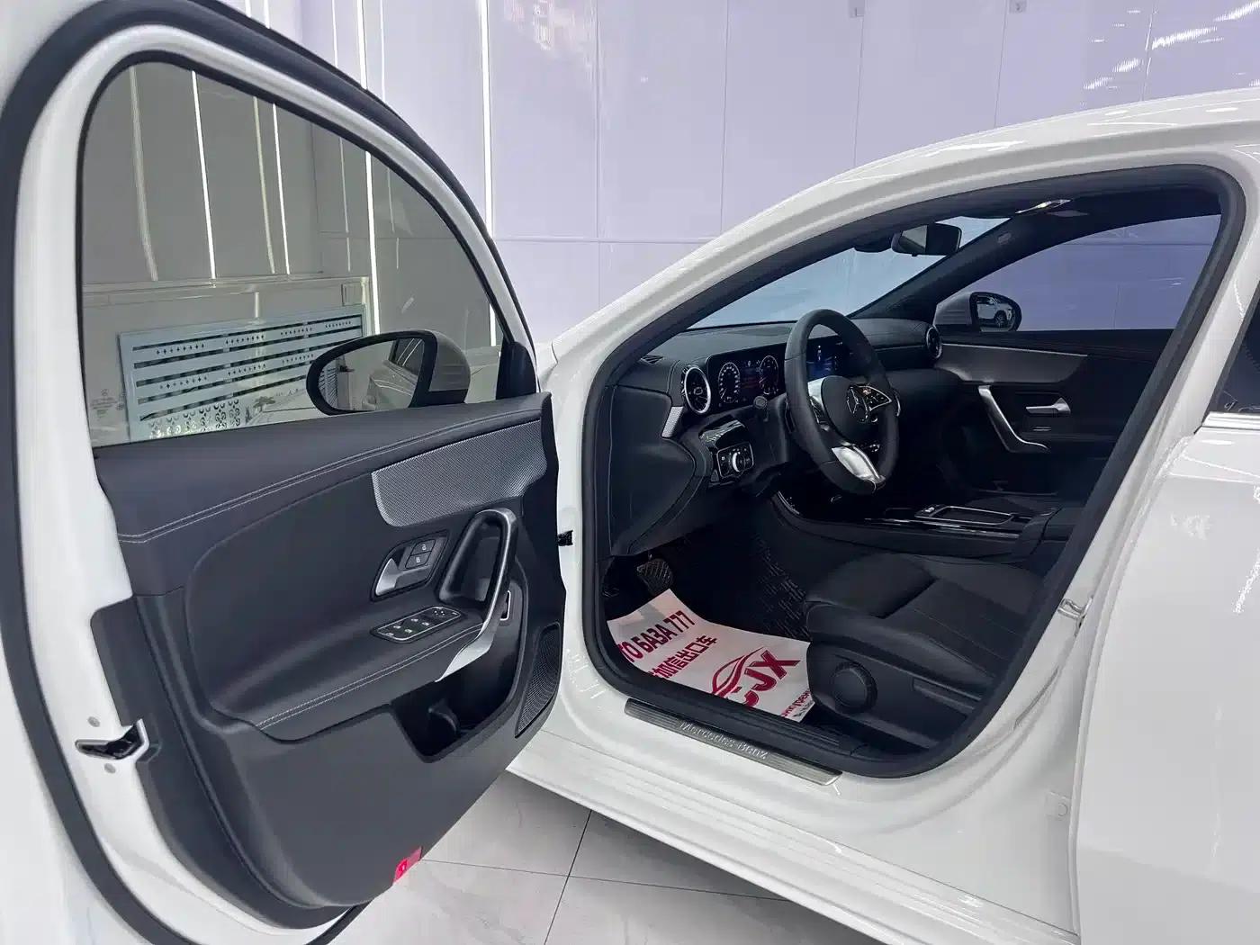 2023 Mercedes-Benz A-Class A 180 L — миниатюра 7