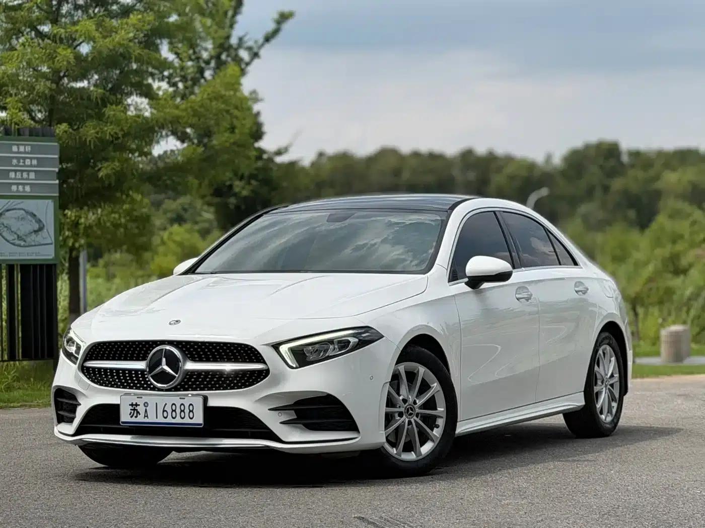 Mercedes-Benz A-Class 2021 A 200 L Sport Sedan Fashion Edition — миниатюра 1