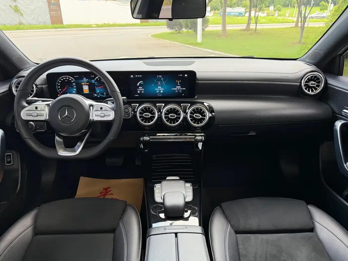 Mercedes-Benz A-Class 2021 A 200 L Sport Sedan Fashion Edition — миниатюра 13
