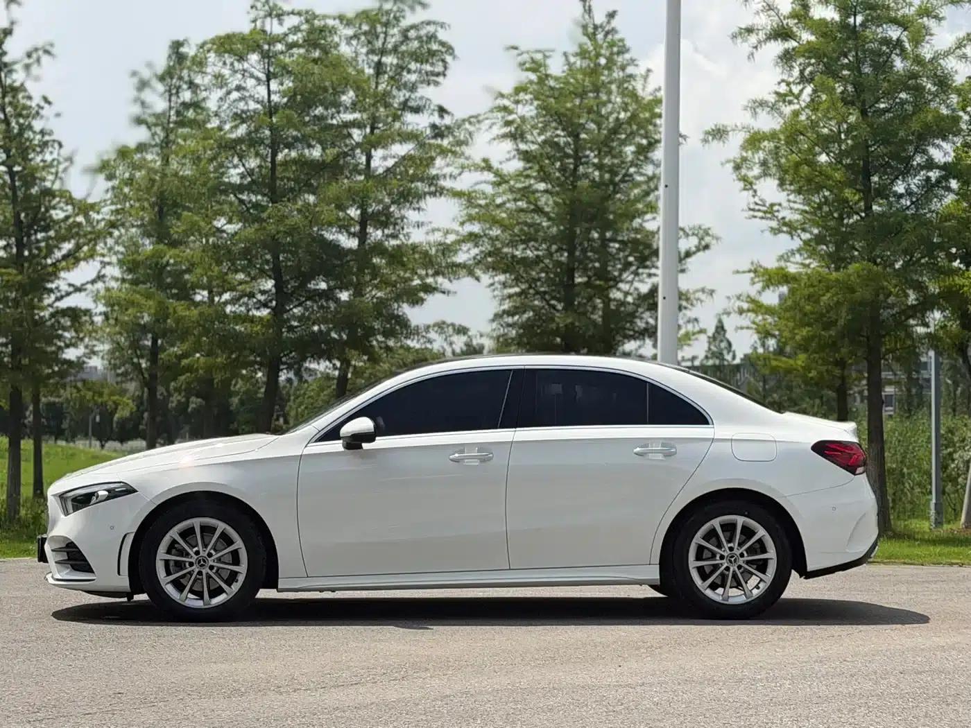 Mercedes-Benz A-Class 2021 A 200 L Sport Sedan Fashion Edition — миниатюра 4