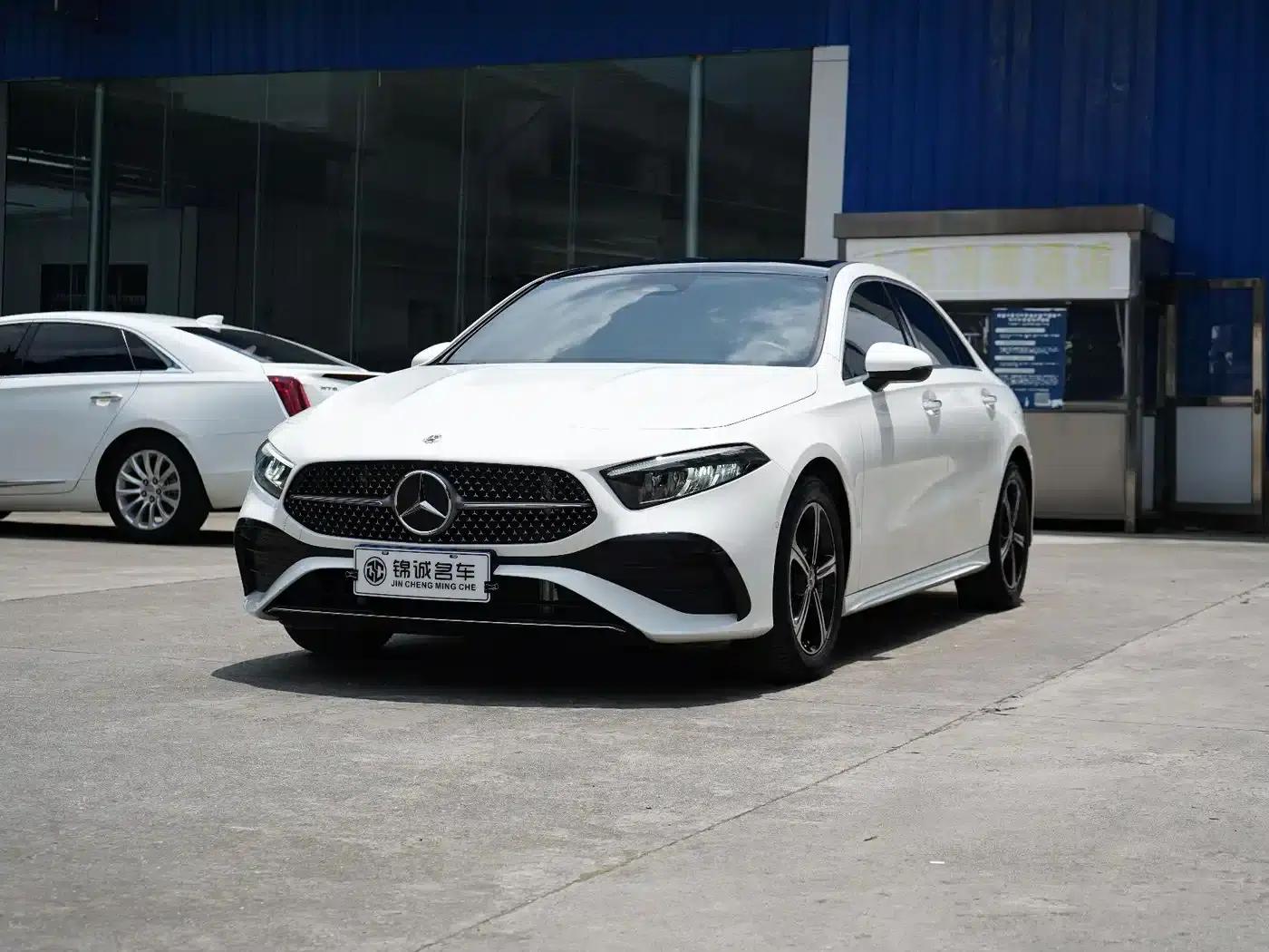 2023 Mercedes-Benz A-Class A 200 L Fashion Edition — миниатюра 1