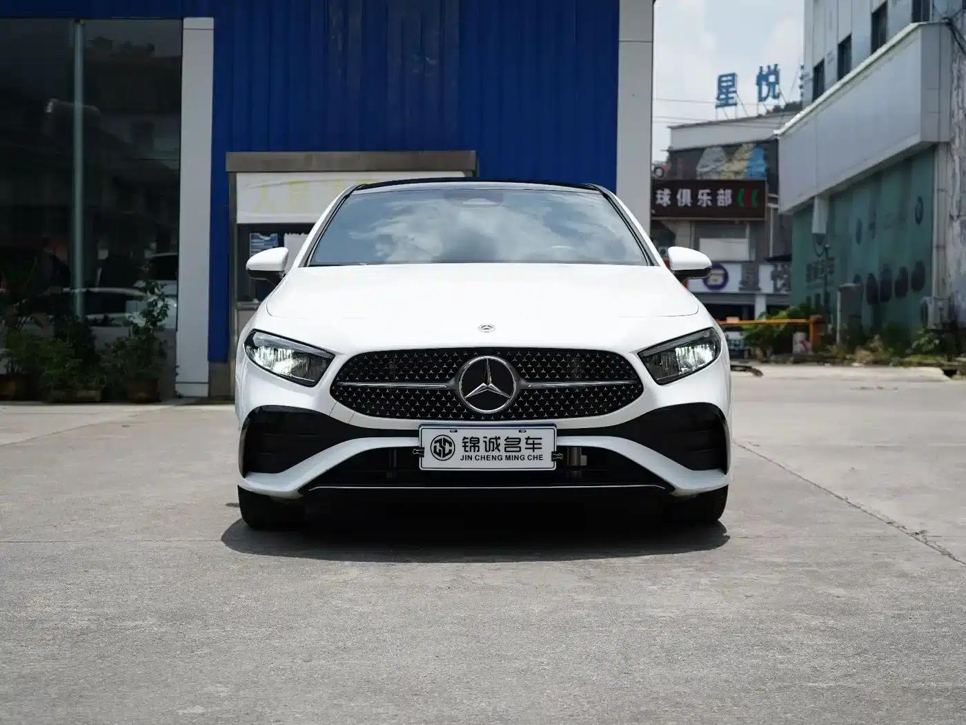 2023 Mercedes-Benz A-Class A 200 L Fashion Edition — миниатюра 2
