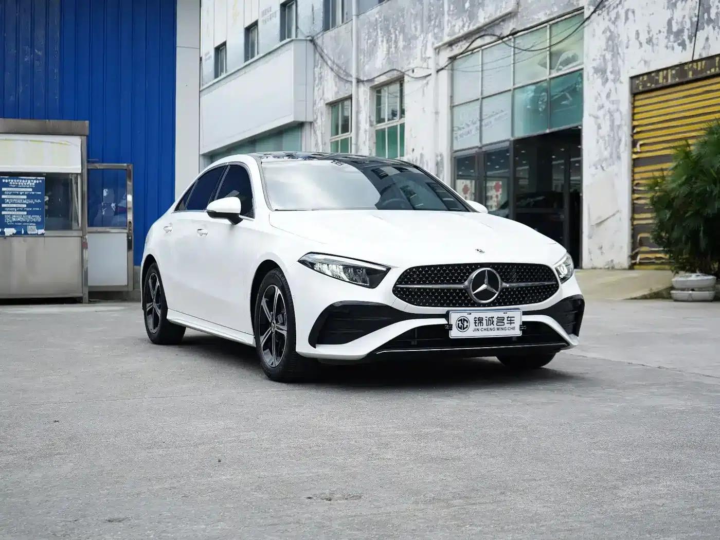2023 Mercedes-Benz A-Class A 200 L Fashion Edition — миниатюра 3