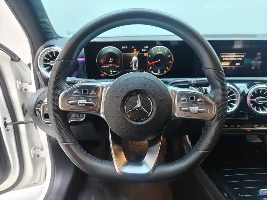 Mercedes-Benz A-Class 2020 A 200 L Sport Sedan — миниатюра 6