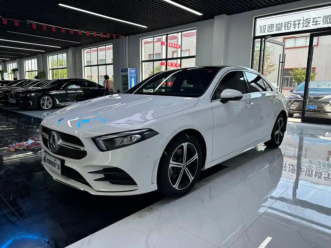 Mercedes-Benz A-Class 2022 Facelift II A 200 L Sport Sedan Fashion Edition — миниатюра 1