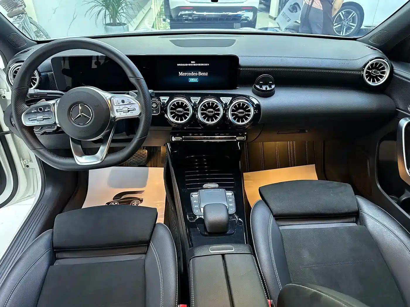 Mercedes-Benz A-Class 2022 Facelift II A 200 L Sport Sedan Fashion Edition — миниатюра 6