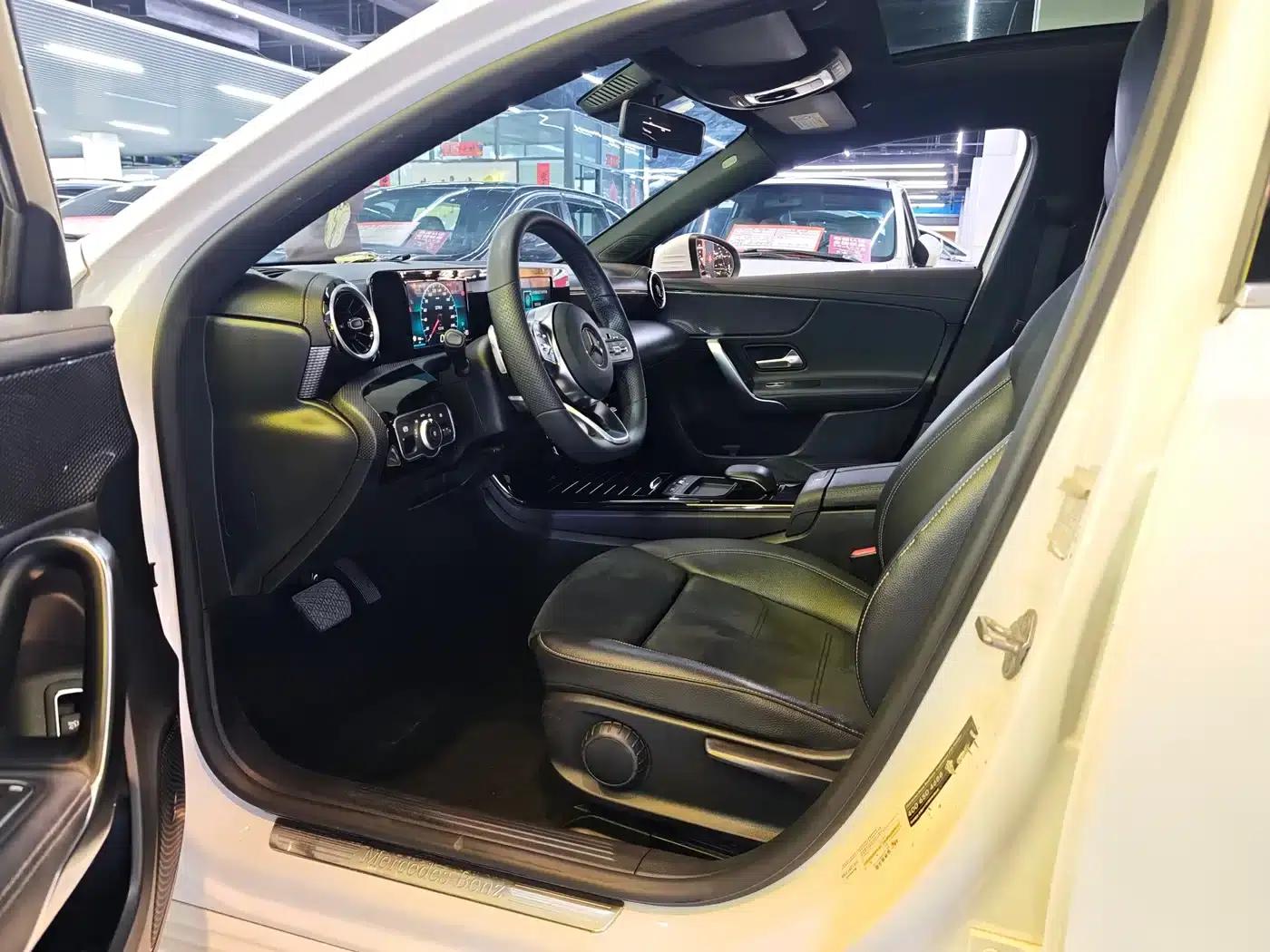 2020 Mercedes-Benz A-Class A 180 L Sport Sedan — миниатюра 4