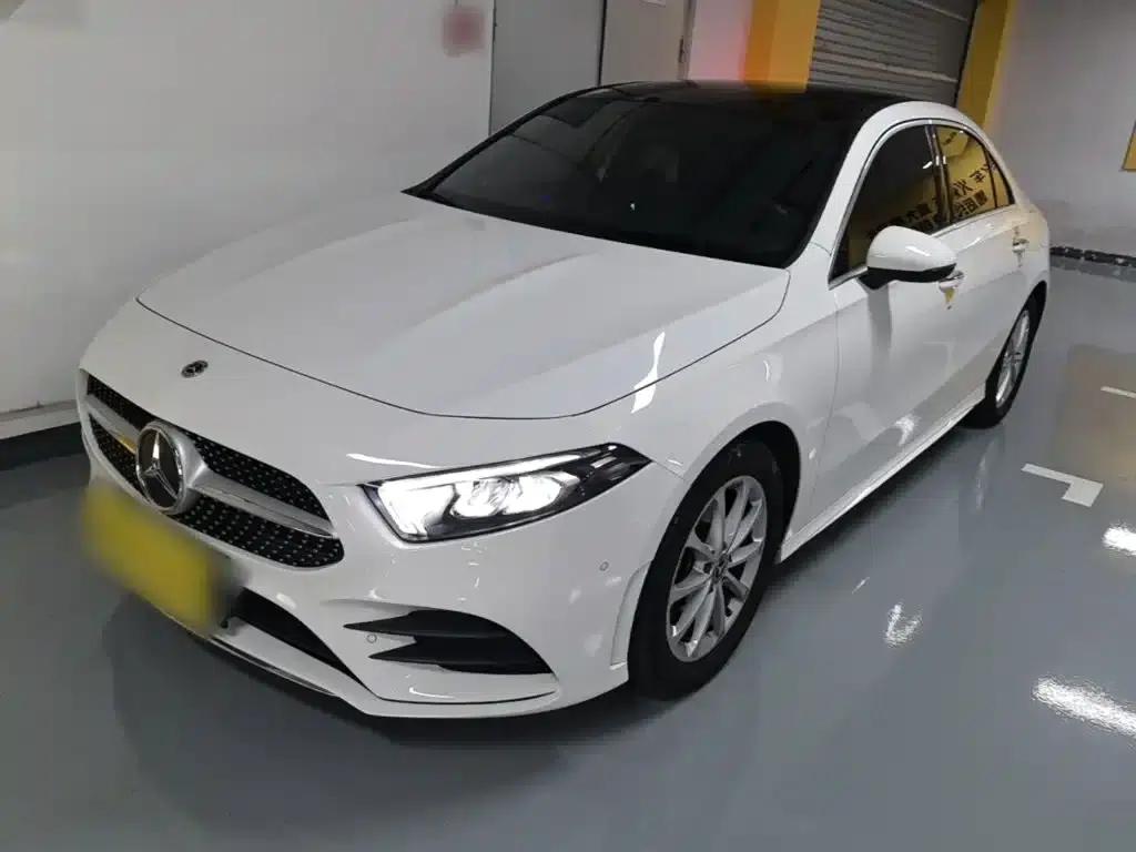 Mercedes-Benz A-Class 2022 Facelift A 200 L Sport Sedan Fashion Model — миниатюра 1