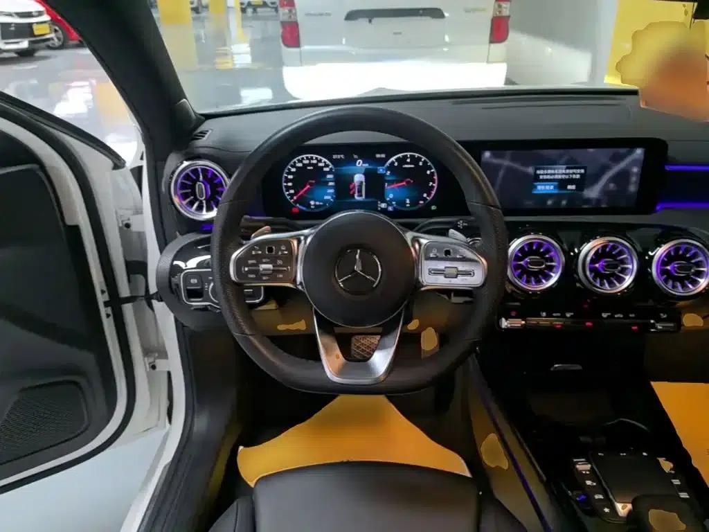 Mercedes-Benz A-Class 2022 Facelift A 200 L Sport Sedan Fashion Model — миниатюра 11
